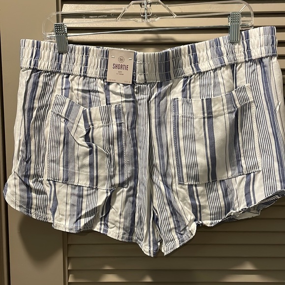 Shorts - Picture 2 of 2